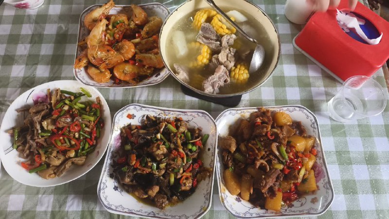 起床了，各位老总吃饭了！