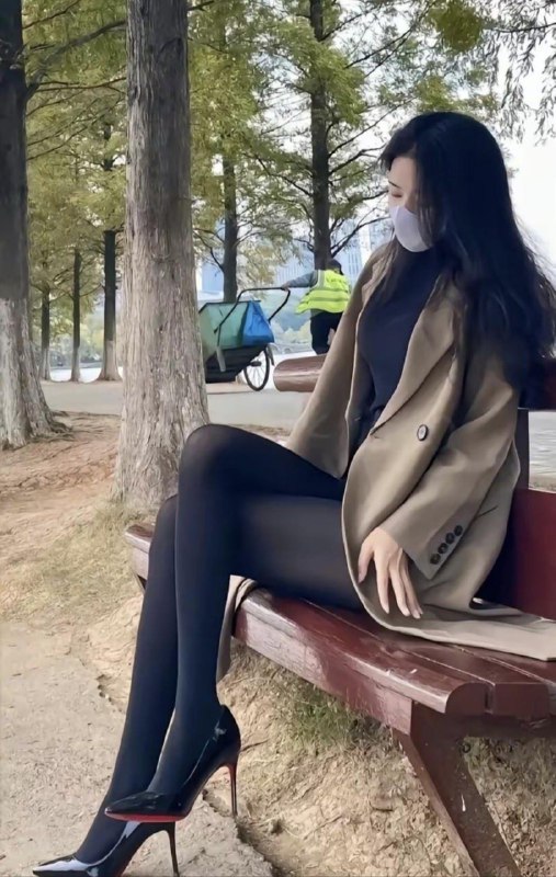 蛟龙未遇，潜身于鱼虾之间