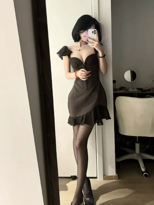 小姐姐问新衣服好看吗  怎么回好一些