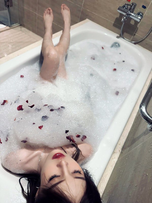 洗洗睡吧，不是说睡前要洗漱么……洗脸刷牙，完事上床睡觉😎洗洗睡吧，不是说睡前要洗漱么……洗脸刷牙，完事上床睡觉😎